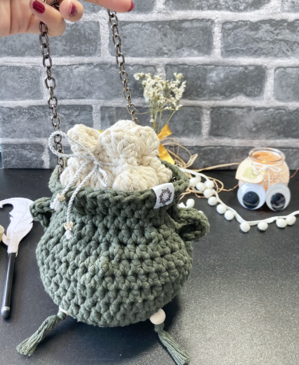 Walking Cauldron Handbag Crochet Pattern - English Pattern - Image 6