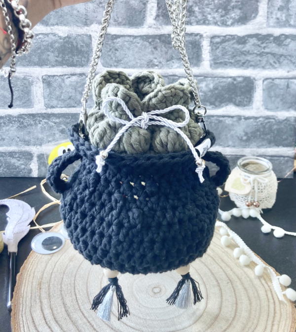 Walking Cauldron Handbag Crochet Pattern - English Pattern - Image 3