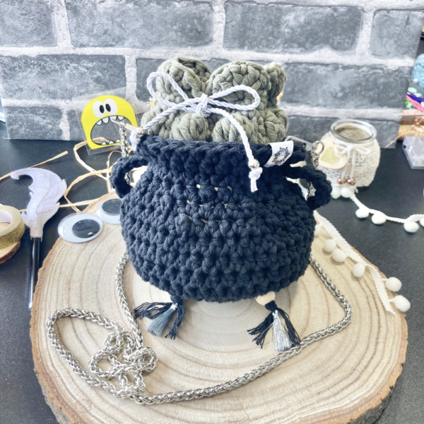 Walking Cauldron Handbag Crochet Pattern - English Pattern - Image 7