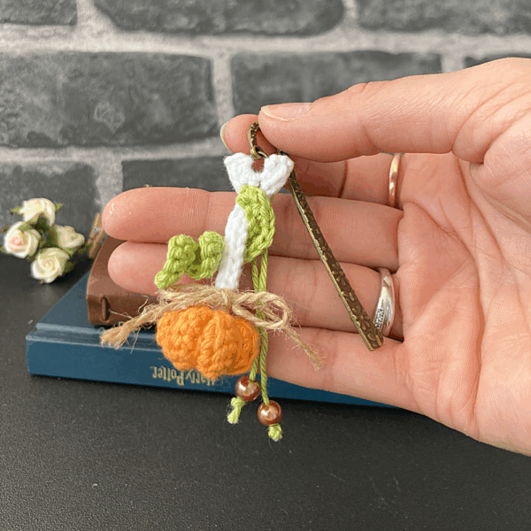 Bookmark - Pumpkin with bronze pearls - Image 3
