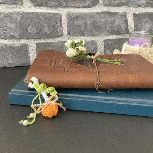 Bookmark - Pumpkin with white pearls