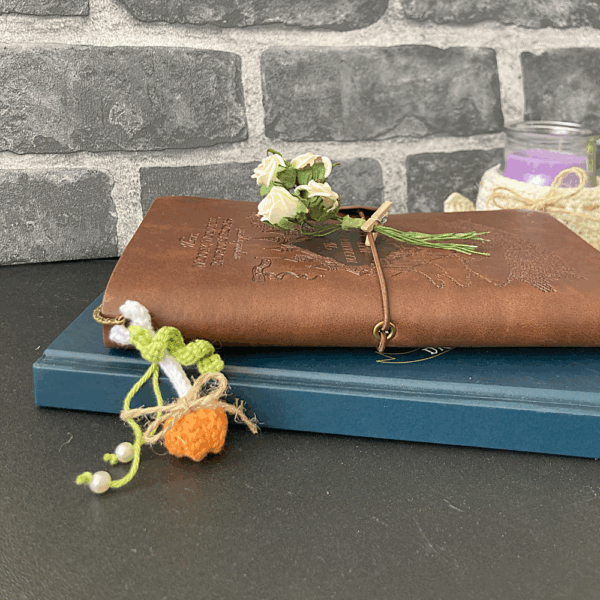 Bookmark - Pumpkin with white pearls