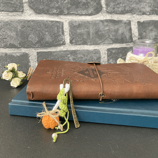 Bookmark - Pumpkin with white pearls - Image 2