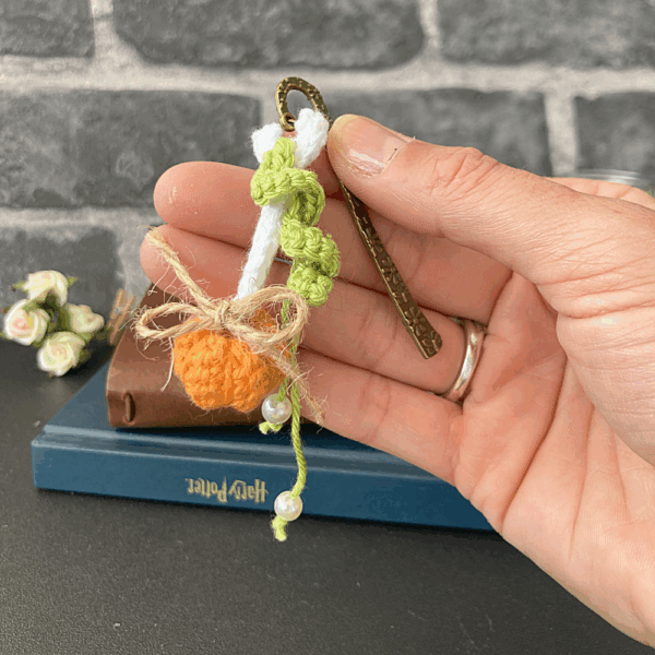 Bookmark - Pumpkin with white pearls - Image 3