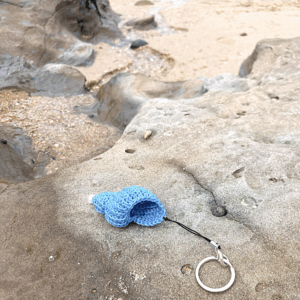 Crochet spiral conch key ring - Blue with a pearl on tip