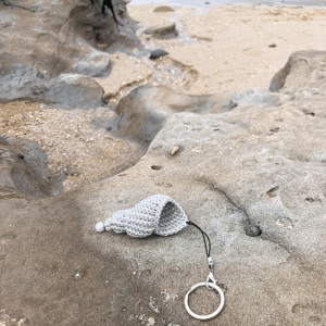 Crochet spiral conch key ring - Grey with a pearl on tip