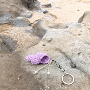 Crochet spiral conch key ring - Lilac