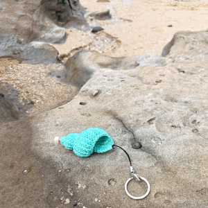 Crochet spiral conch key ring - Mint with a pearl on tip