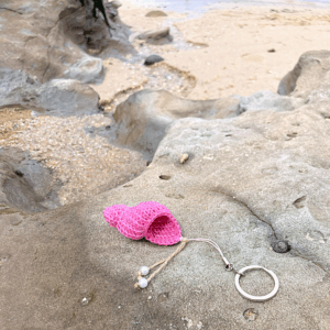 Crochet spiral conch key ring - Pink