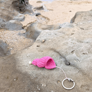 Crochet spiral conch key ring - Pink with a pearl on tip