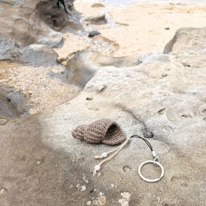 Crochet spiral conch key ring - Sand