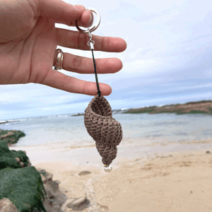 Crochet spiral conch key ring - Sand with a pearl on tip