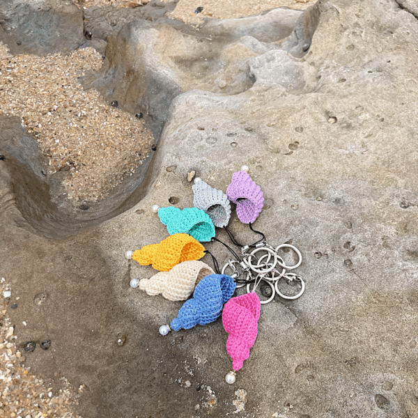 Crochet spiral conch key ring - Mint with a pearl on tip - Image 3